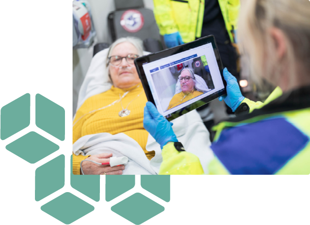 Ambulanceredder bruger EWA video til at foretage videokonsultation med ekspert fra hospitalet